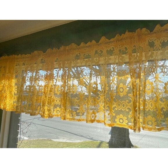 Vintage 70s net mesh valance, rod heading, golden yellow single panel - Picture 1 of 5